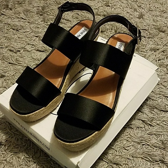 Steve Madden Shoes - Steve Madden platform sandals
